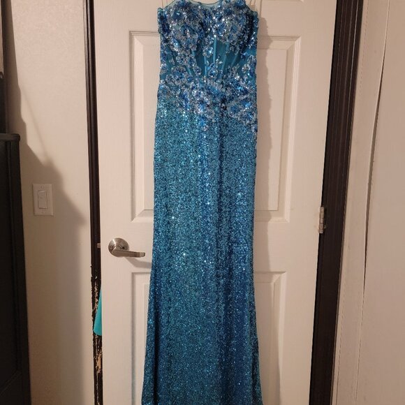 Sequins gown - Picture 1 of 3